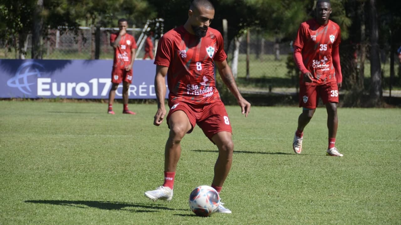 O meio-campista português foi elogiado pela comissão técnica, que relatou seu desempenho na primeira partida da Copa Paulista.