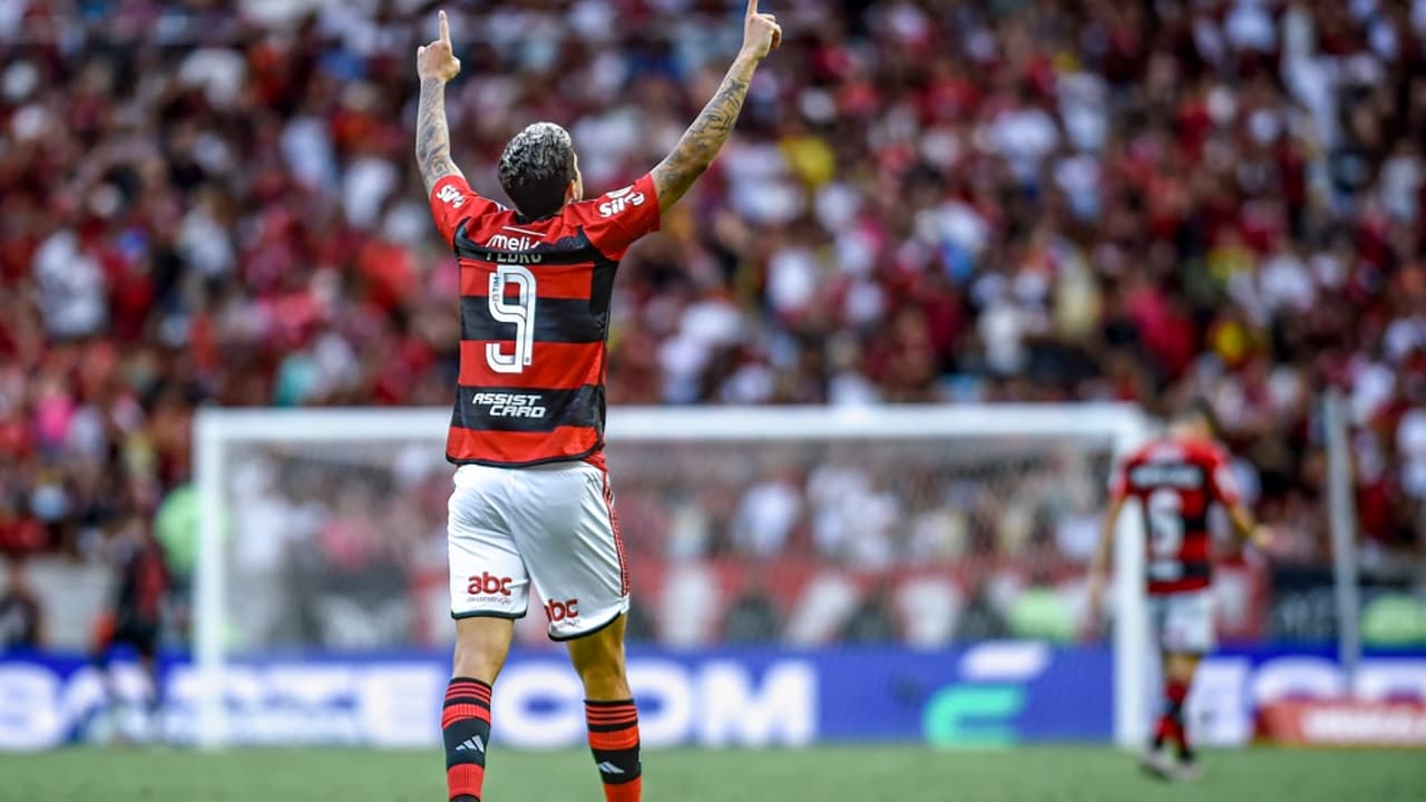 Pedro e Cano, artilheiros e protagonistas, têm mais um duelo no clássico entre Flamengo e Fluminense