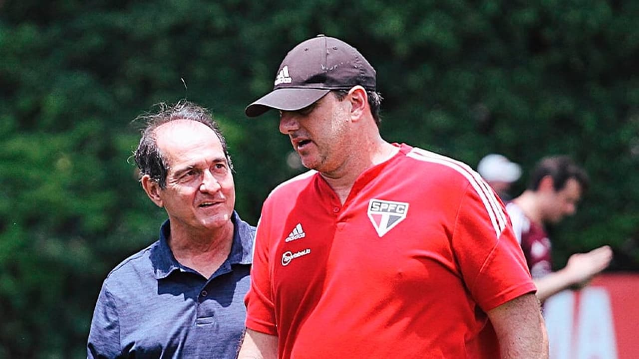 ↑ POR TRÁS DO PROJETO: Veteranos e Muricy Ramalho tentam impulsionar Rogério Ceni como técnico do São Paulo .