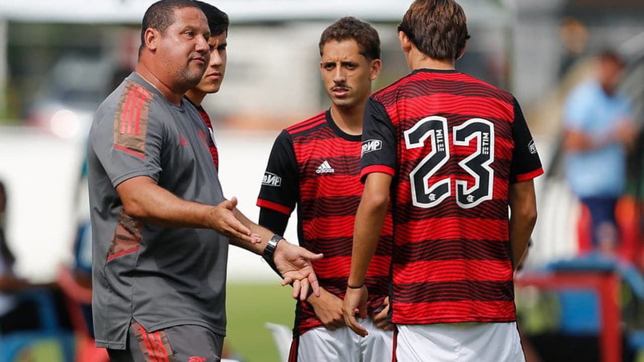 O técnico do Flamengo voltou da Copinha para comandar o time no início do Campeonato Carioca