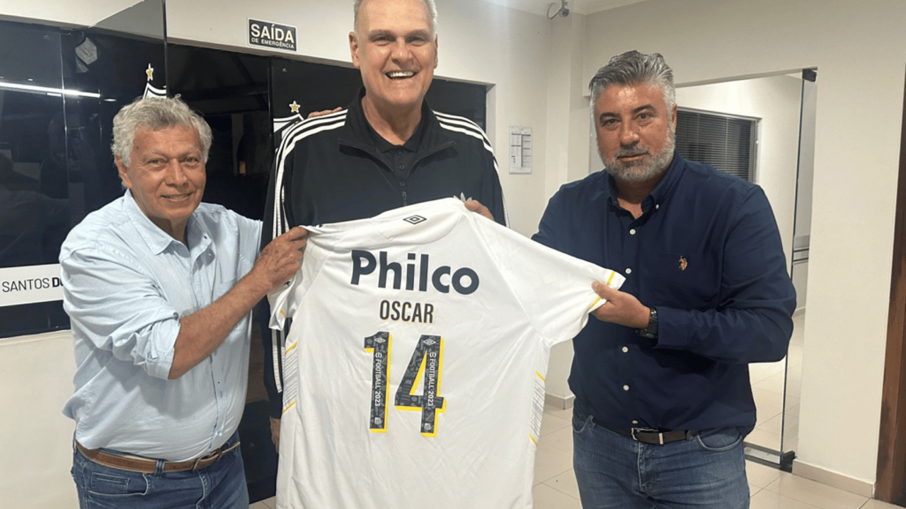 Time do Santos conversa com Oscar, ídolo do basquete