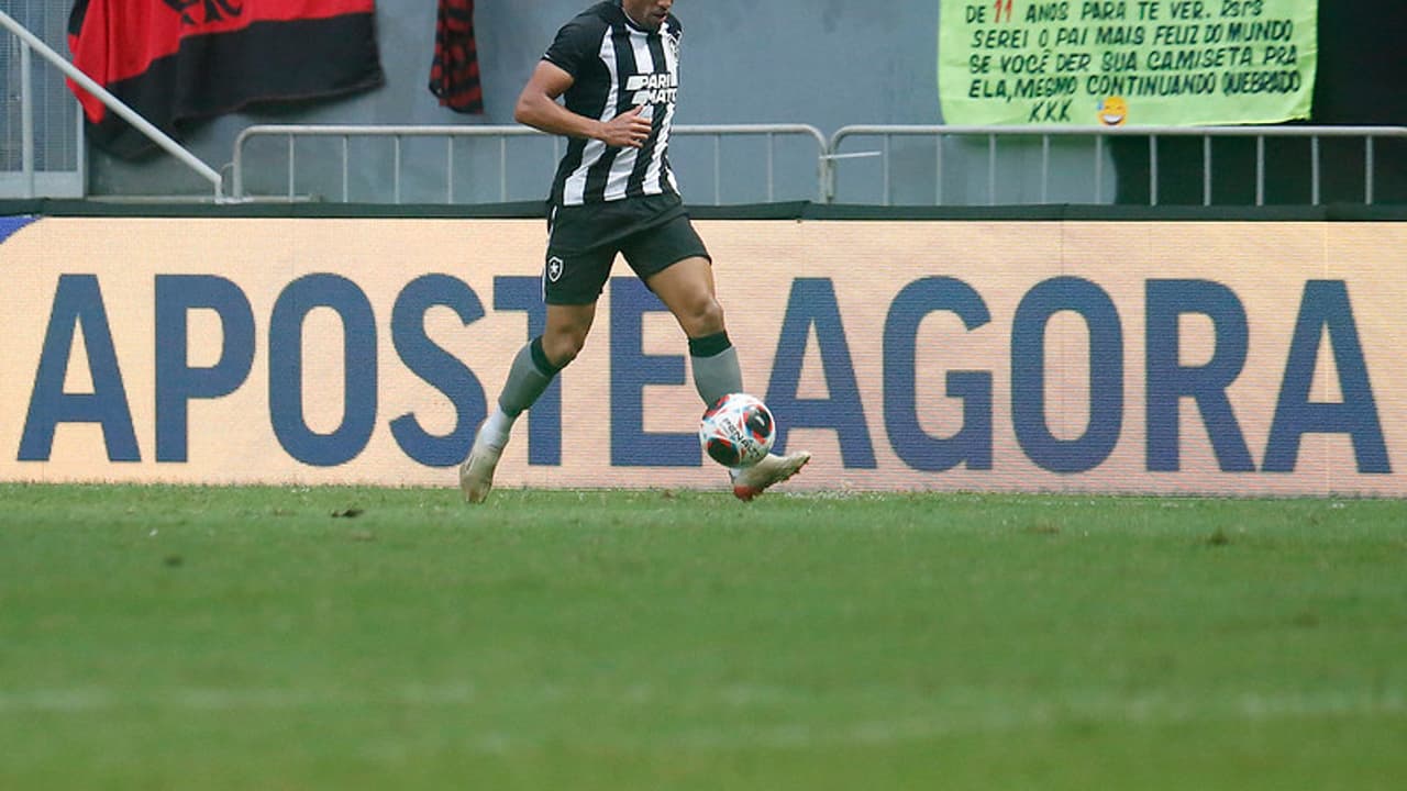 Negociação Botafogo x Flamengo confirma suspensão de Tiquinho, Marçal e Carli