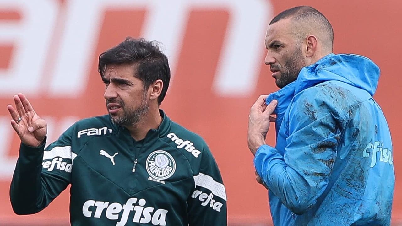 OLHAR DO PORCO: Em clima de luto, Palmeiras passa a semana mais importante do ano