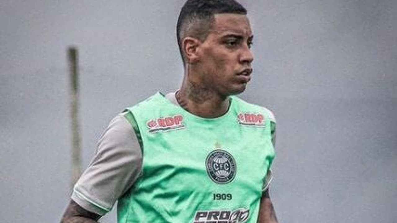 Coritiba empresta o atacante Alef Manga ao clube cipriota