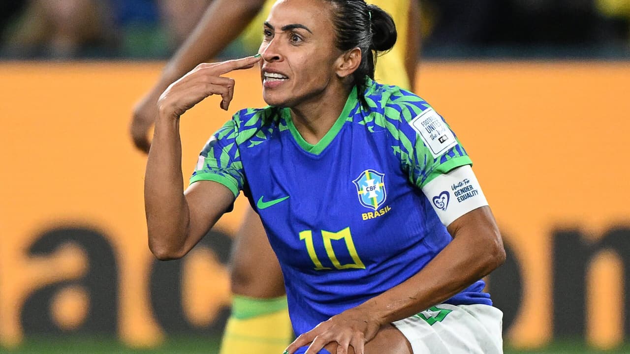 Marta fala sobre ter perdido a Copa do Mundo e critica Pia.  'A Copa do Mundo foi bastante decepcionante.'