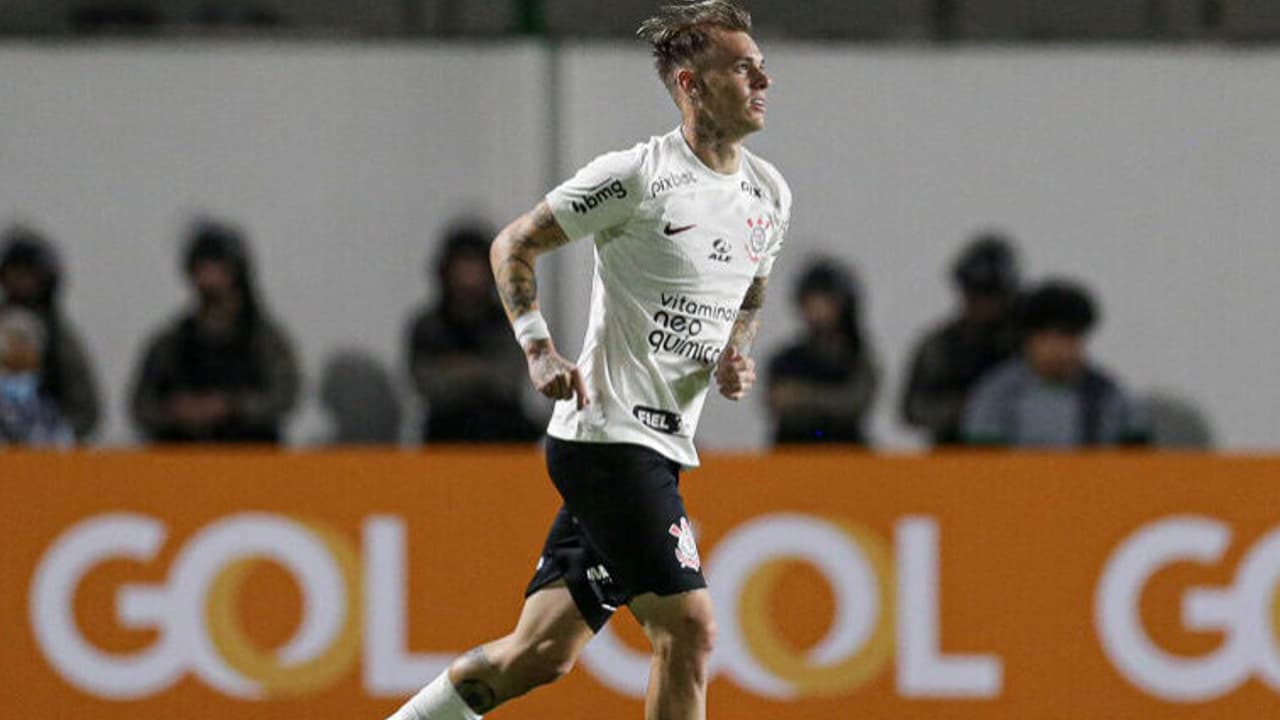 Róger Guedes lamenta gol tardio do Flamengo e vê melhora do Corinthians: 'Fomos muito bem no jogo'