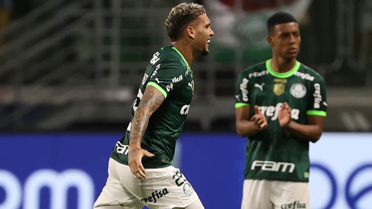 Navarro comemora gol do Palmeiras e agradece a fé de Abel Ferreira