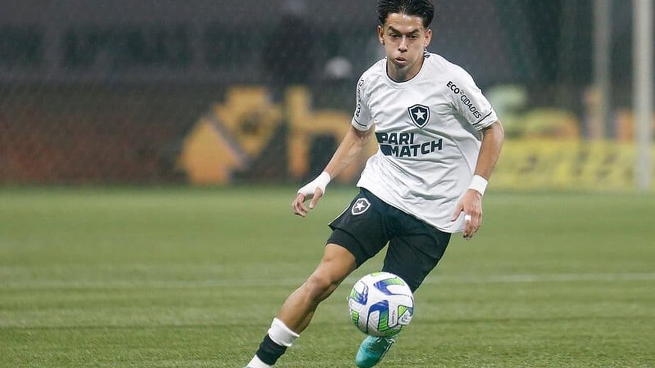 Matías Segovia comemora momento no Botafogo e revela pedido de Luís Castro na partida contra o Palmeiras