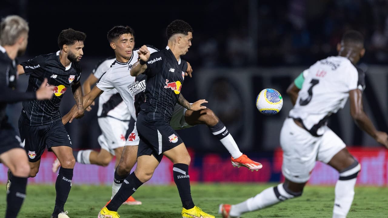 Lançamento final: Léo Jardim falha e Vasco perde para o Bragantino no Brasileirão