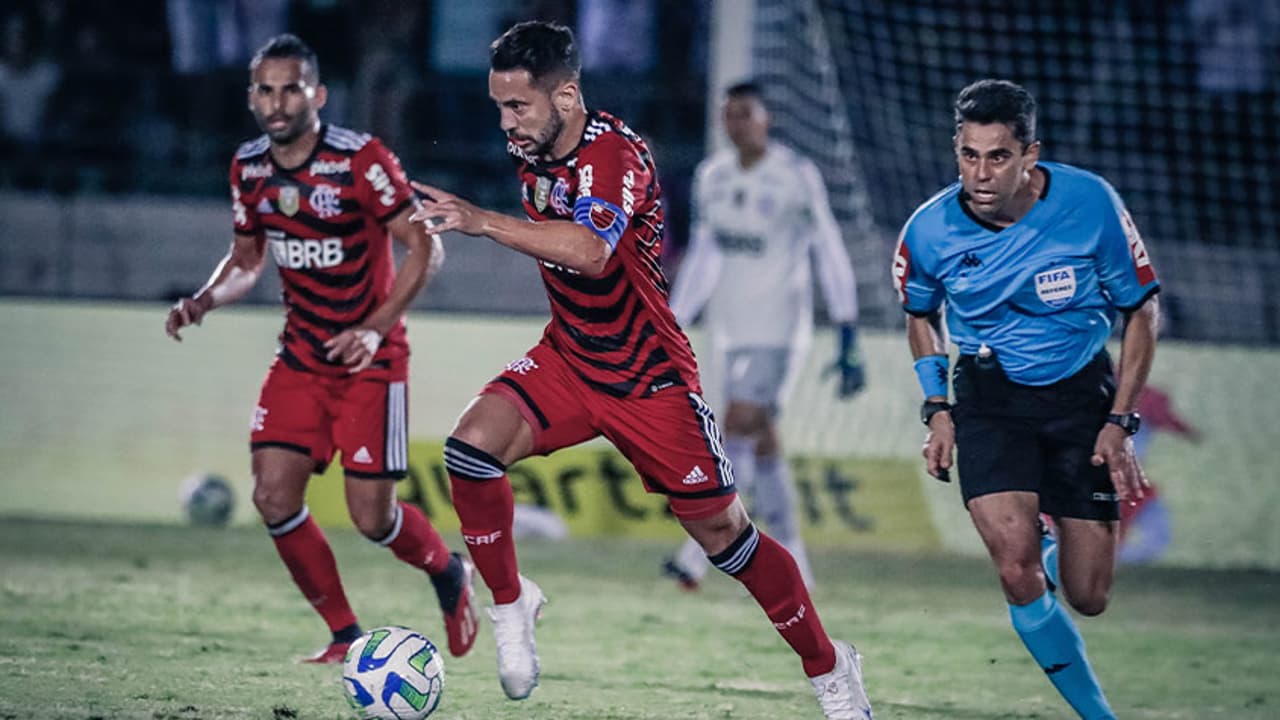 Everton Ribeiro acredita que Maringá está melhor e avalia elenco do Flamengo: 'Não vai mudar da noite para o dia'