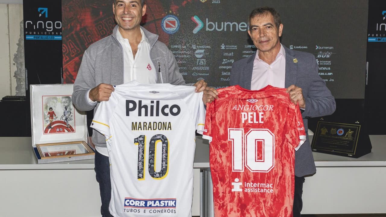 Santos e Argentinos Juniors prestam homenagem a Pelé e Maradona