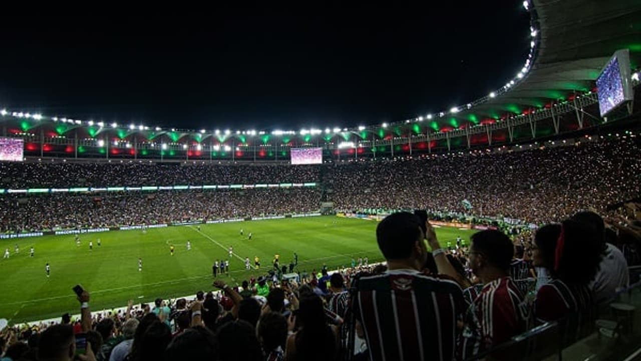 Torcida do Fluminense lota dois setores no jogo de volta da final carioca contra o Flamengo