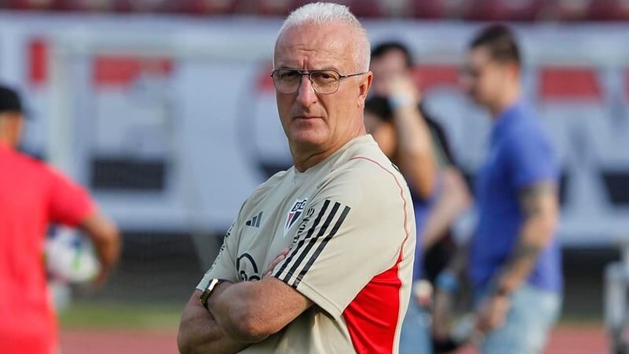 Dorival Júnior acha ‘absurdo’ o estilo de jogo do São Paulo