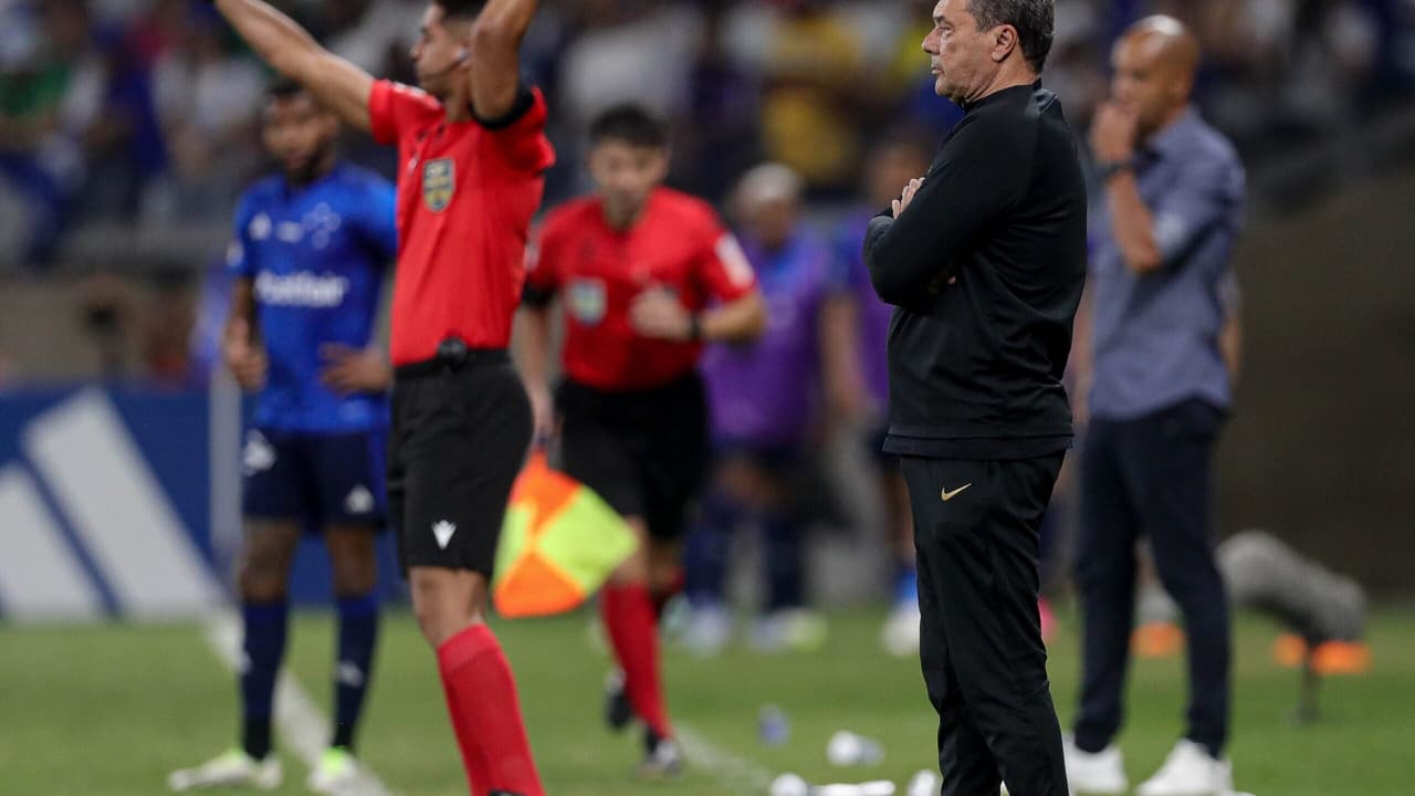 Luxemburgo explica motivo de poupar jogadores e revela discussão com diretoria do Corinthians para priorizar campeonato sul-americano