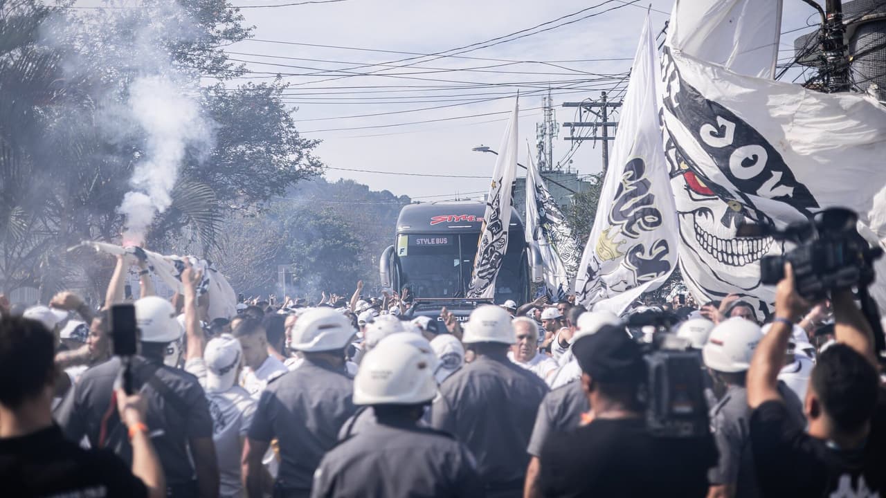 Opinião: Perdeu para o Villa...torcedores são trunfo do Santos na luta contra o rebaixamento