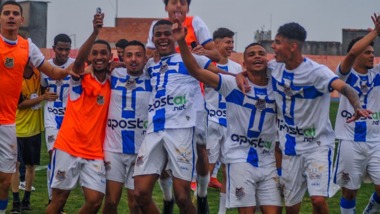 Carlos Gabriel comemora grande vitória do Água Santa sobre o Corinthians no Sub-20