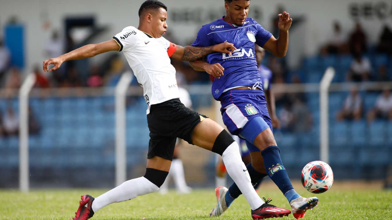 Com a nova equipe, o Corinthians enfrentou o São Caetano nas eliminatórias Sub-20.