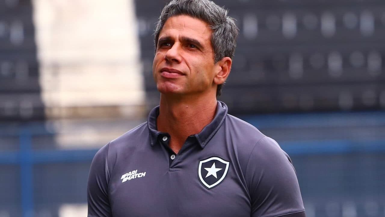 Thiago de Camillis elogia joias do Botafogo, analisa transformações da SAF e revela detalhes do trabalho na base