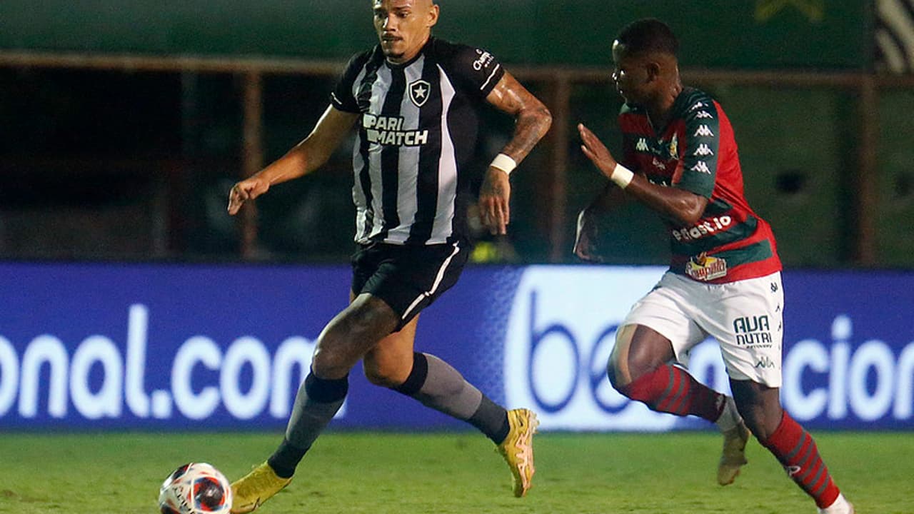 Num jogo menos movimentado, Portuguesa e Botafogo empataram sem gols no jogo de ida das semifinais da Taça Rio.