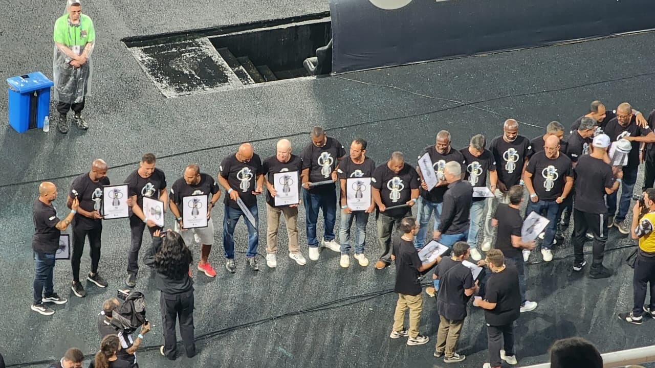 Campeão da Conmebol de 1993 pelo Botafogo recebeu homenagem a Nilton Santos