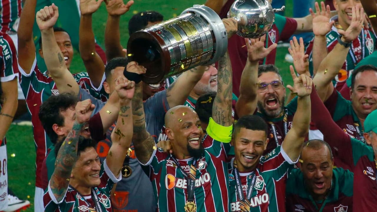 Campeão da Libertadores, Felipe Melo revelou que assinou com outro clube antes do Fluminense