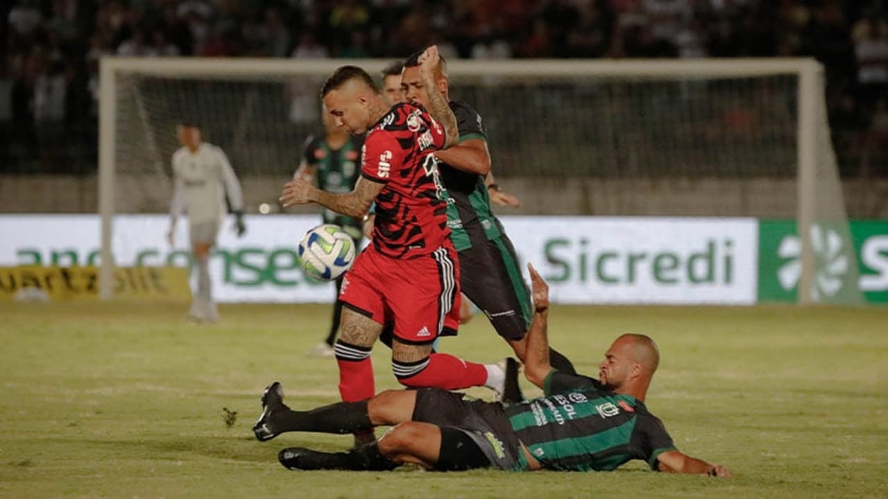 Com direito ao 'olé', Flamengo perde para o Maringá e complica a Copa do Brasil