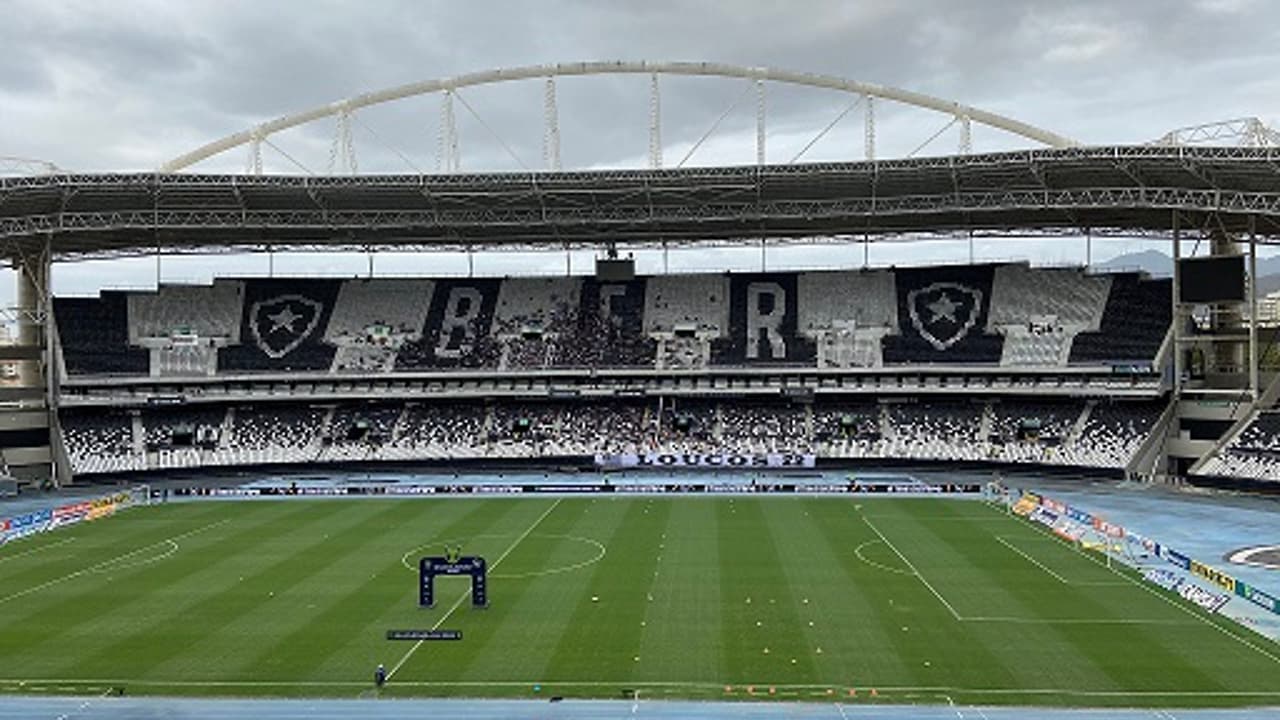 Botafogo aproveita disponibilidade de grama sintética para promover eventos de Nilton Santos