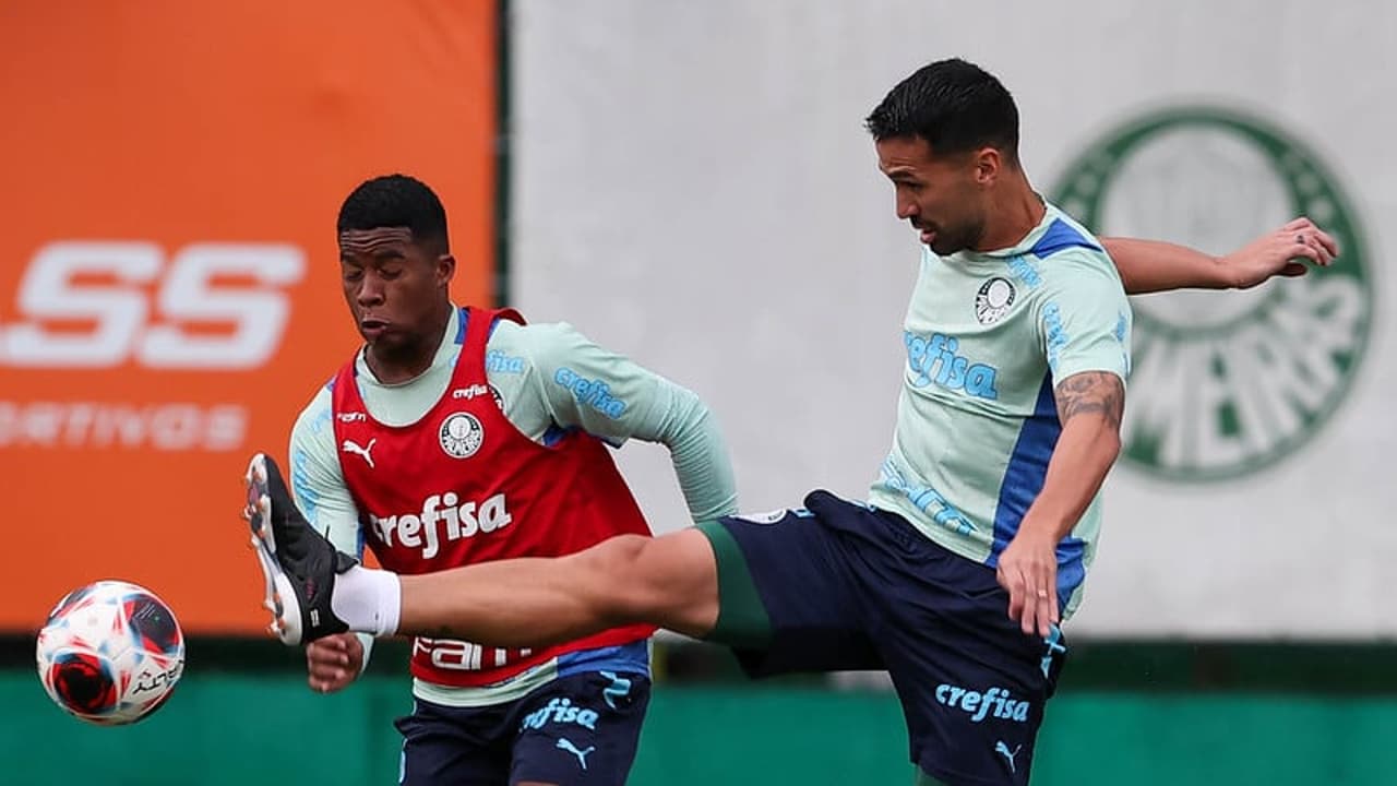 Com chuva e Endrick, Palmeiras inicia preparação para semifinais do Paulistão