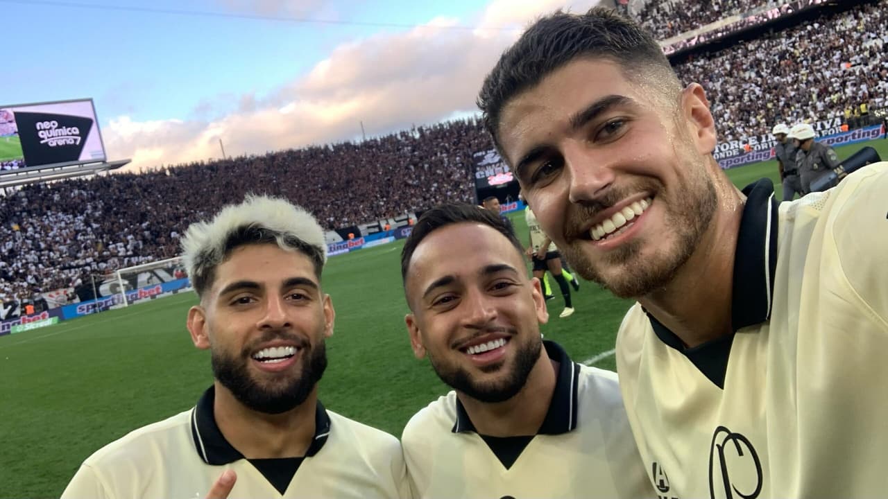 Torcedores do Corinthians enlouquecem com Pedro Raul: 'Obrigado por salvar minha vida'