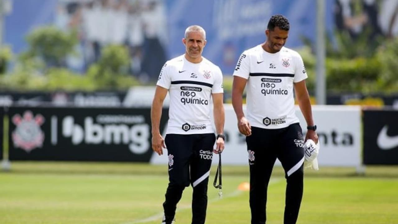 Lázaro deixa o comando técnico do Corinthians com desempenho melhor que Vítor Pereira e Sylvinho