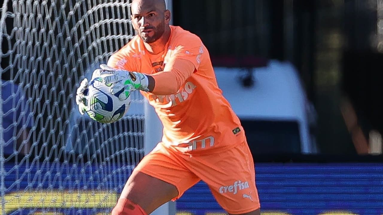 Weverton defende o Palmeiras no Morumbi e iguala história do São Marcos