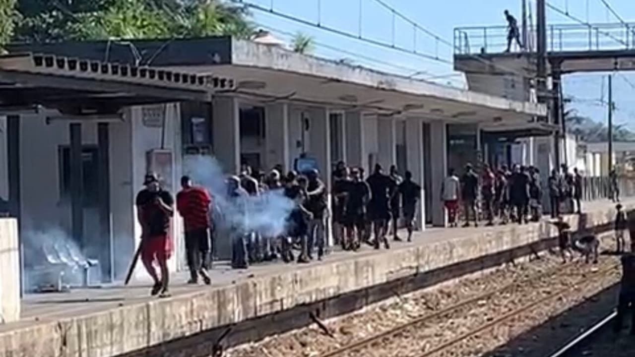 Torcedores de Vasco e Flamengo brigam antes do clássico no Maracanã;   O primeiro-ministro prendeu 25 suspeitos