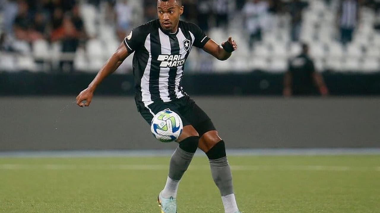 Marlon Freitas tem ótimos números pelo Botafogo e vira peça importante de Bruno Legge