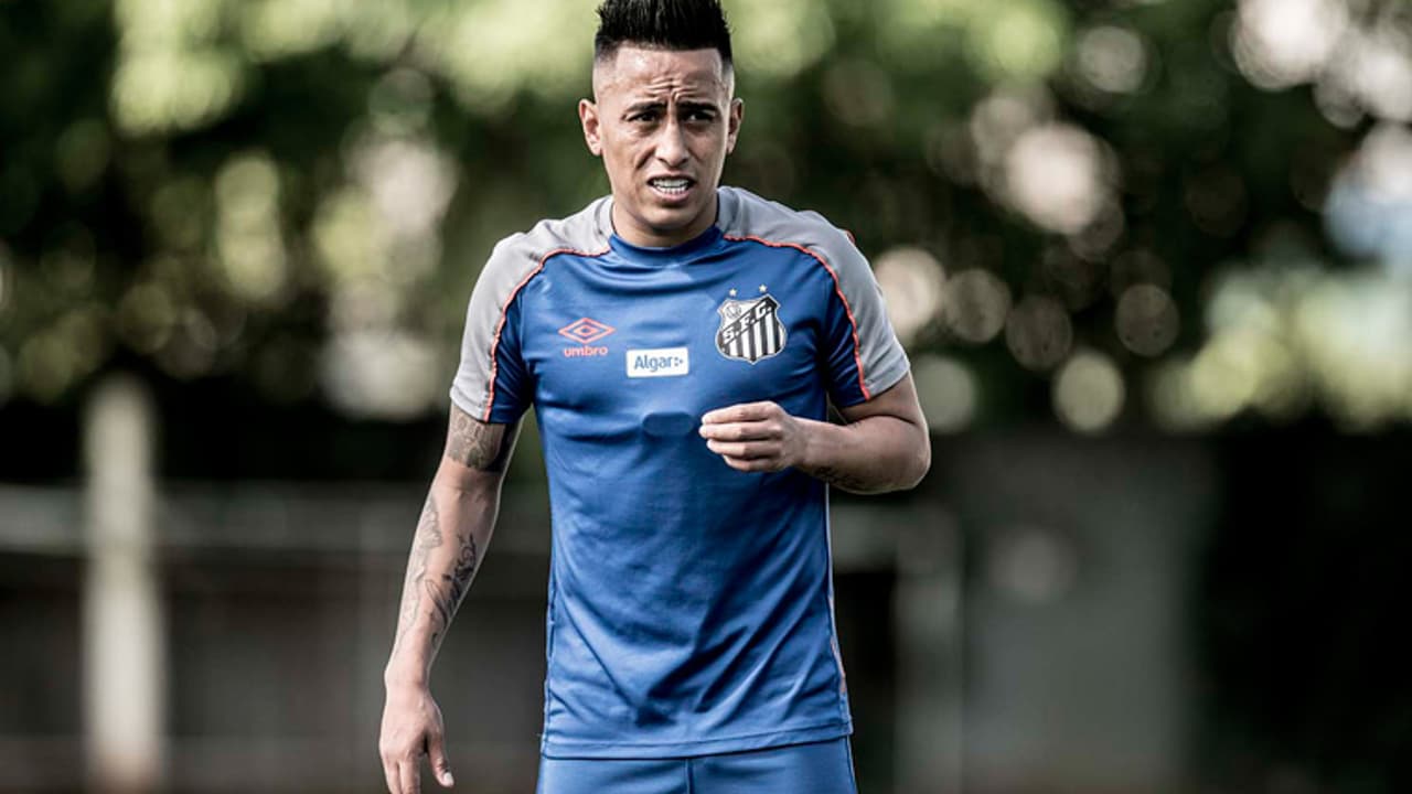 Santos acerta dívida com clube russo por Cueva e espera proibição de transferência