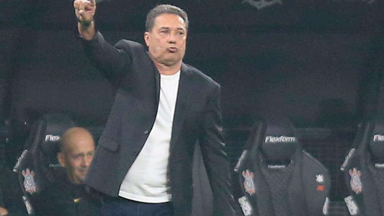 VÍDEO: Luxemburgo diz não estar satisfeito com empate do Corinthians, mas declara: 'Seleção progrediu'