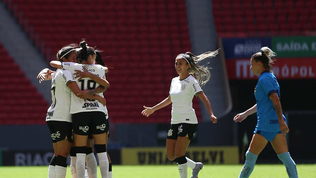 O Corinthians não tinha torcida para disputar o Brasileirão feminino de Brasília;   o clube se posicionou