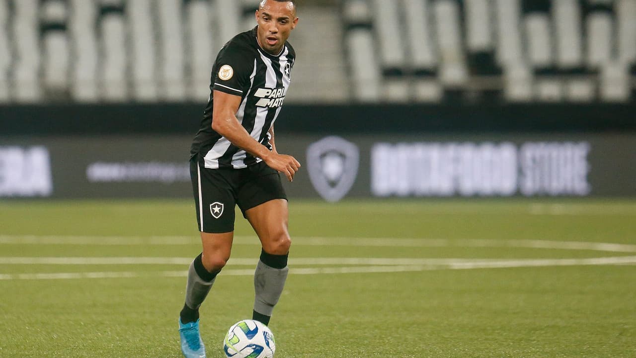 Marsal fala sobre preparação do Botafogo durante reportagem da FIFA e planeja jogar contra o Atlético-MG