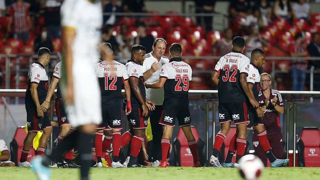 Nas duas temporadas como técnico do São Paulo, Rogério Ceni conseguiu apenas três vitórias e cinco gols