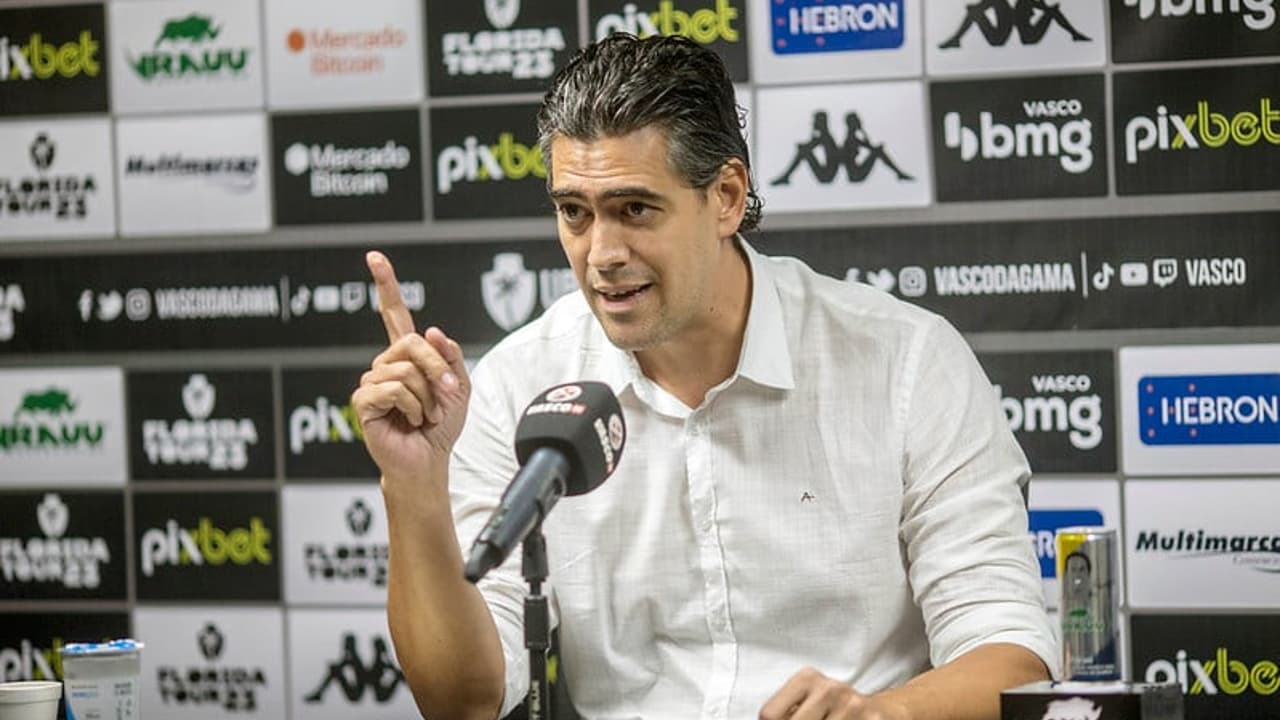 Brax Vasco é ‘novo clube’, fala em reforços e elogia elenco titular: ‘Pode salvar a Série A’