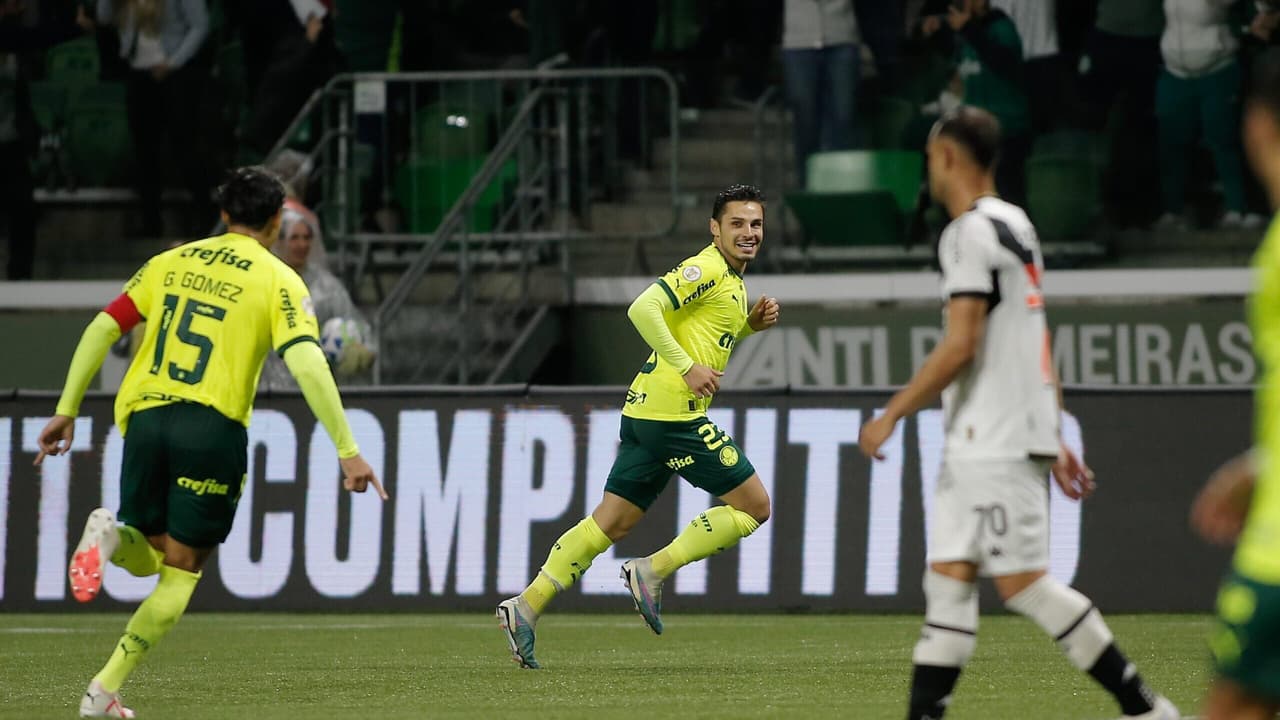 Veiga decidiu com golaço e Palmeiras venceu o Vasco no Brasileirão