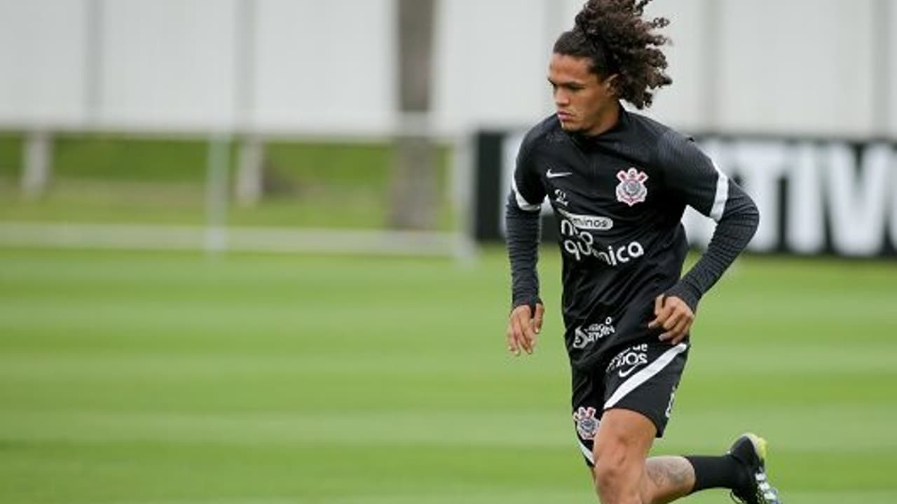 Pedido do Corinthians e lateral volta ao clube após passagem por empréstimo ao interior paulista