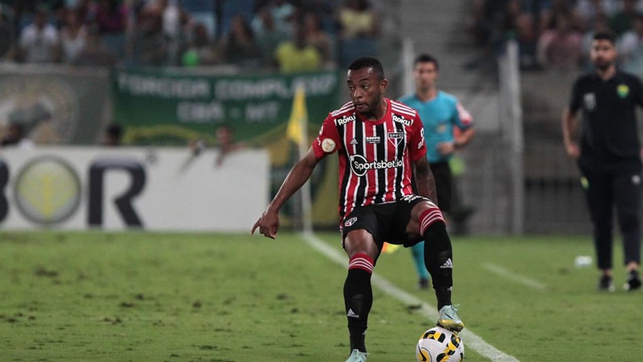 O São Paulo abrirá mão de Wellington?   Saiba mais sobre os planos do clube para o jogador