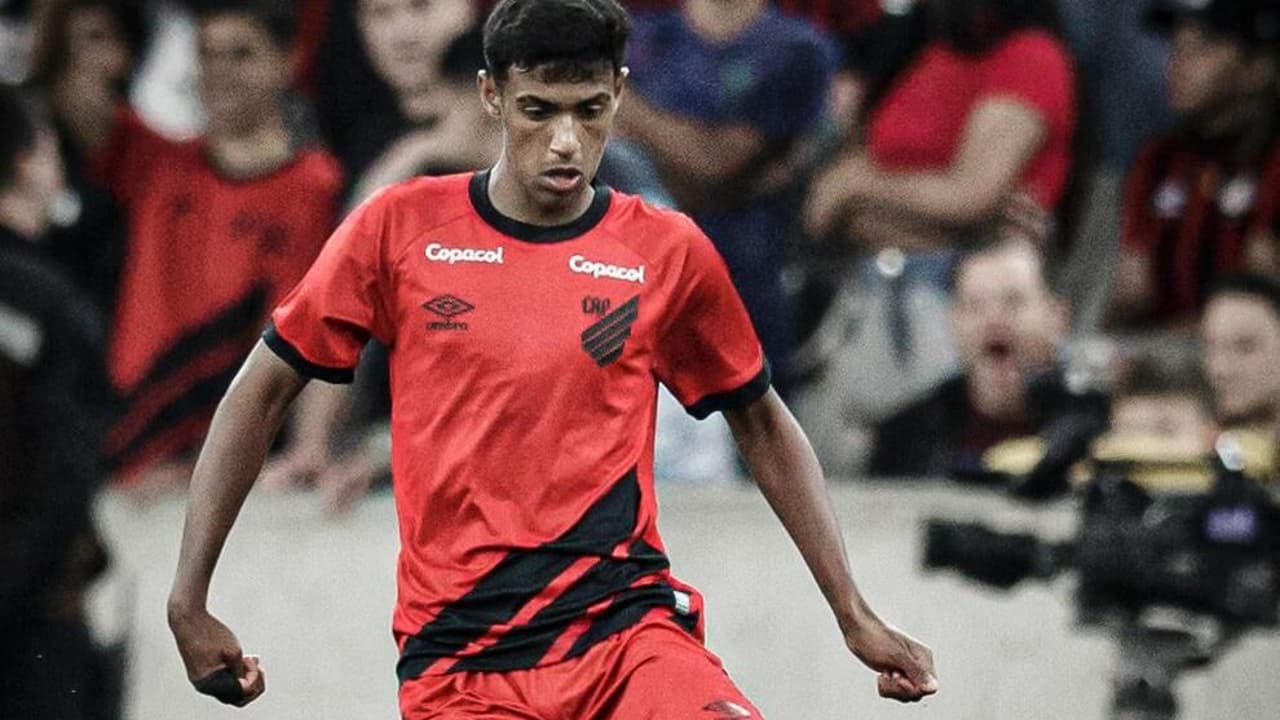 Jovem jogador da base do Athletico-PR, Dayvisson comemora vaga na final e nova convocação para a Seleção