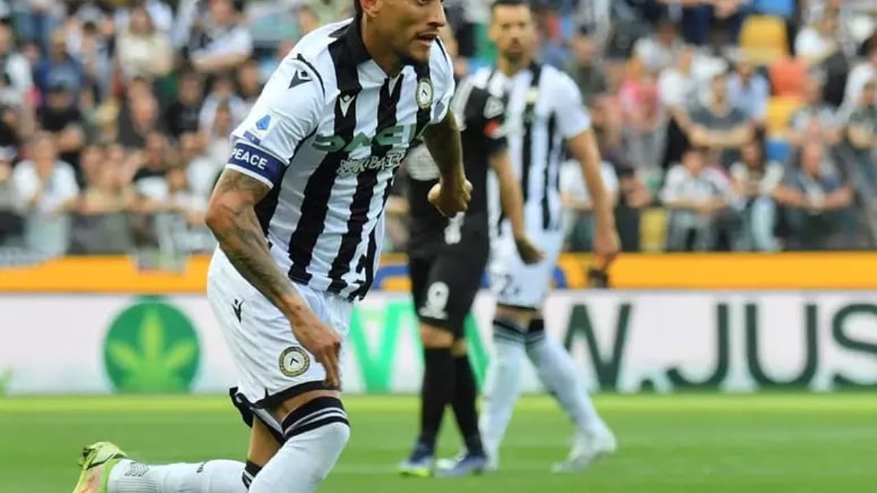 Procurado por Palmeiras, Santos e Botafogo, Roberto Pereyra decide jogar pelo Brasil em 2024