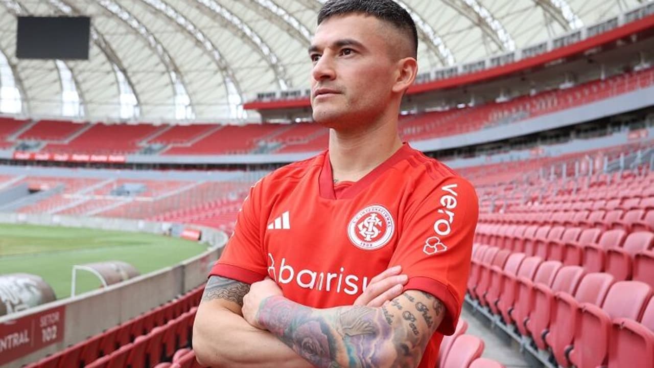 Aranguiz foi confirmado lesionado antes de sua estreia no Internacional