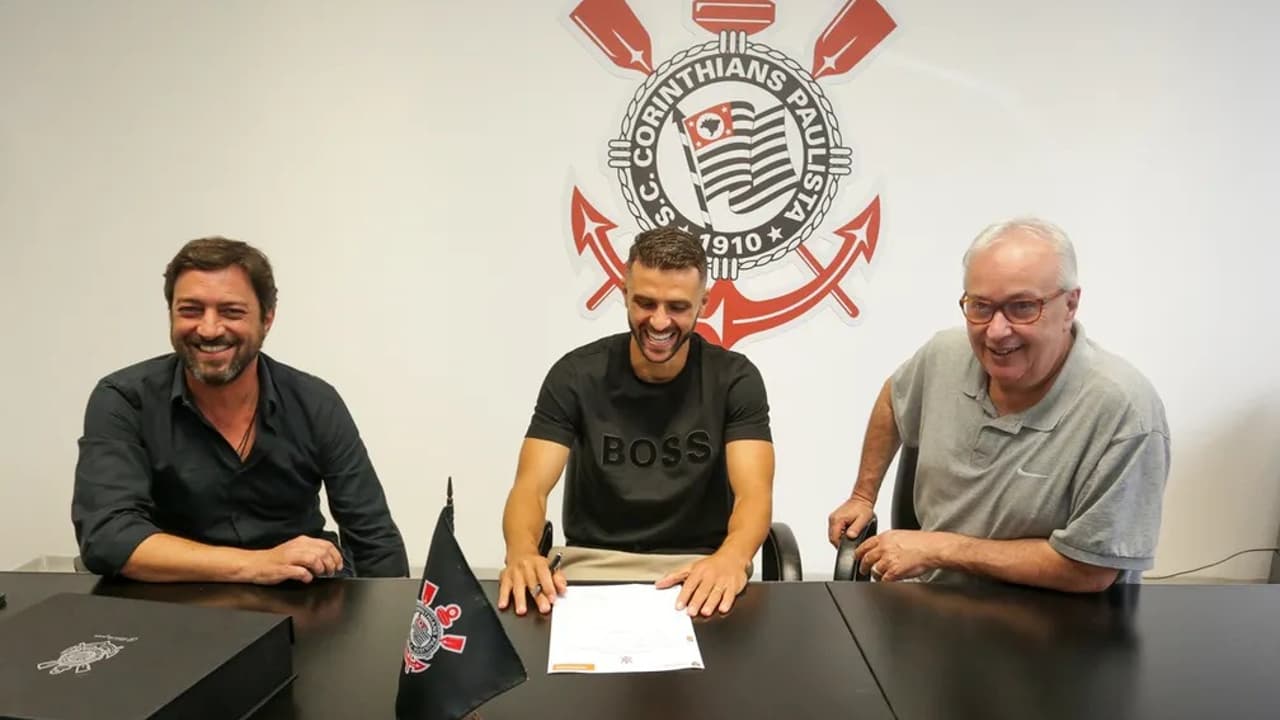 O Corinthians já havia identificado Júnior Moraes como uma ameaça desde o início da temporada e tentou, sem sucesso, negociar com o atacante.