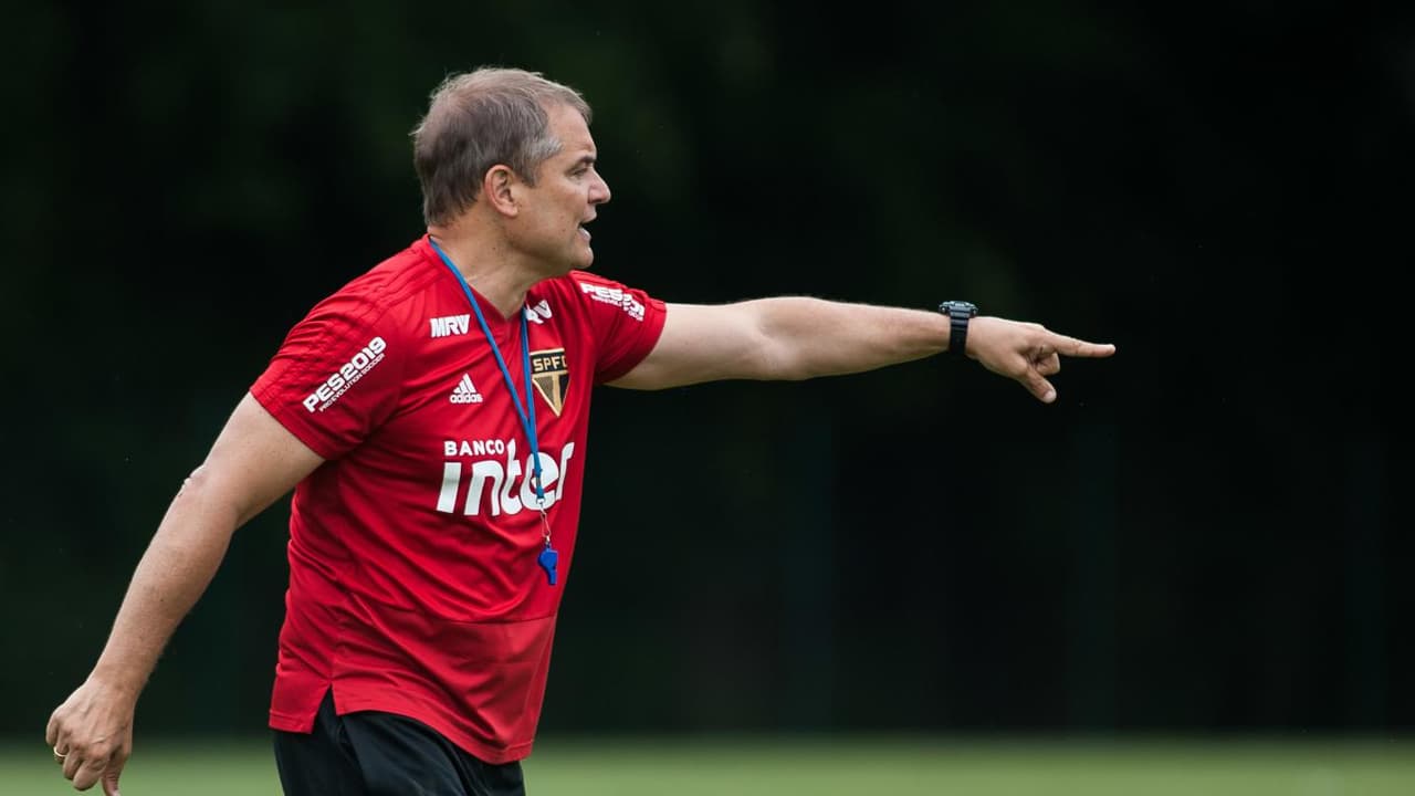 Santos descreve Diego Aguirre como ‘plano B’ e inicia negociações para contratação de técnico