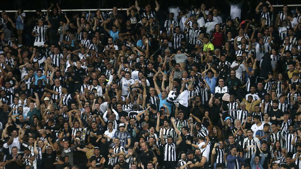 O reencontro com Loco Abreu e a festa da torcida: os bastidores da trajetória do Botafogo até o Sul-Americano