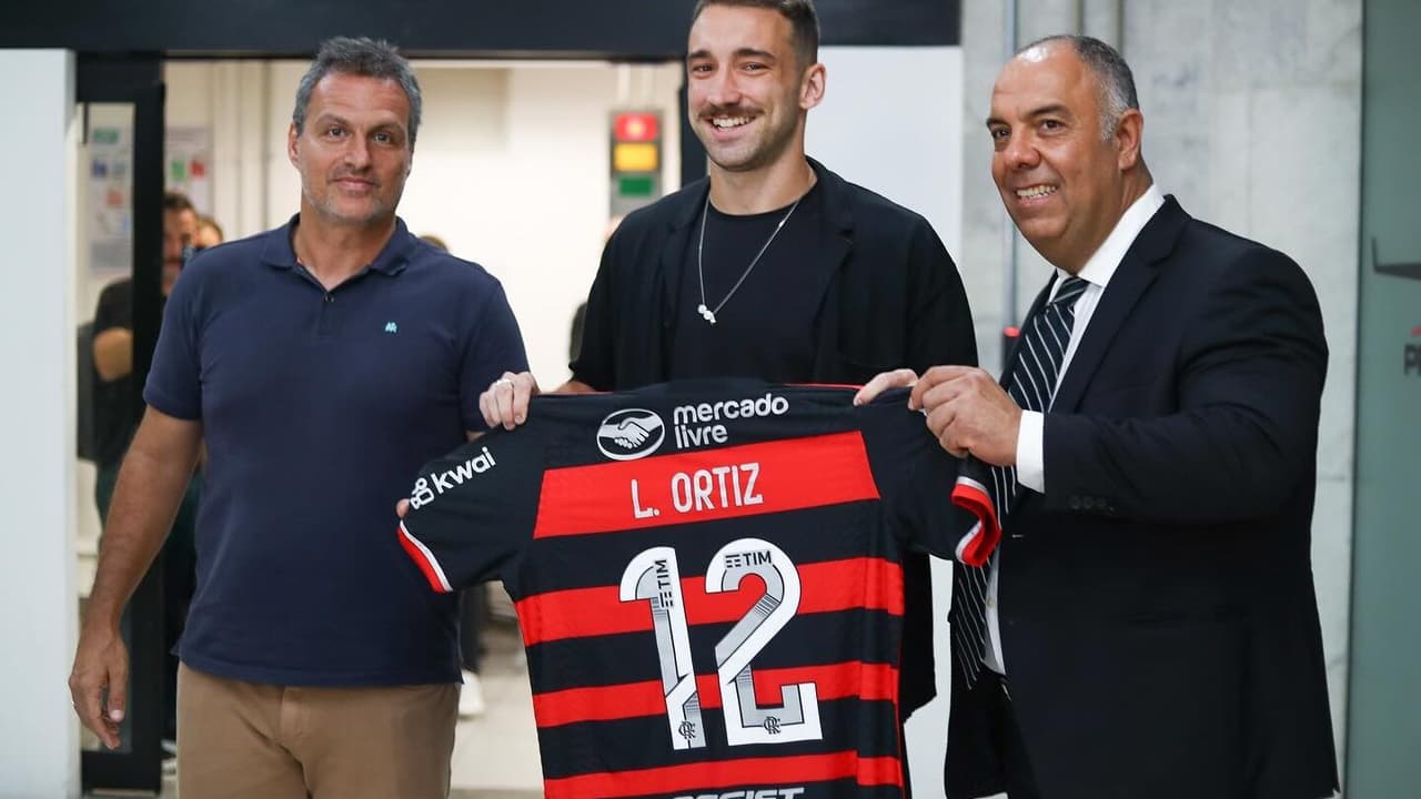 Flamengo anunciou a contratação do zagueiro Léo Ortiz