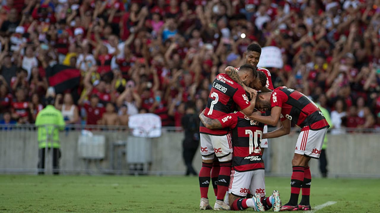 Análise: Longe do ideal, Flamengo pode jogar com segurança em esquema semelhante ao de Sampaoli